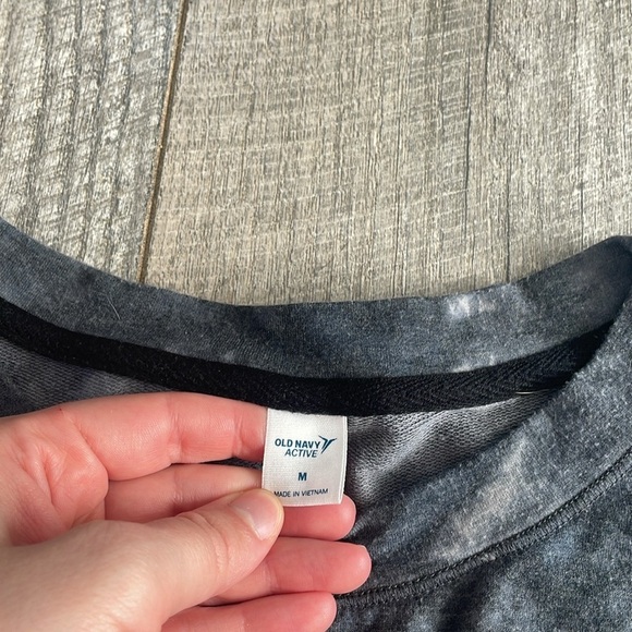 Old Navy Active Size Medium Black and Grey Tie-Dye Long-Sleeve Top - Picture 4 of 5